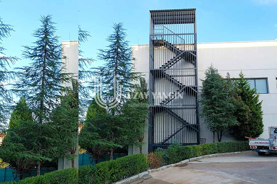 Yangın Merdiveni Kullanırken Nelere Dikkat Edilmelidir? - Uzay Yangın