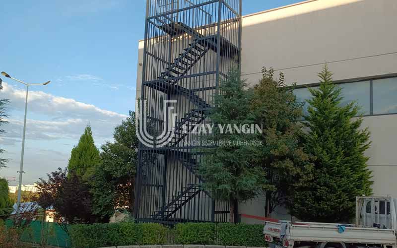Yangın Merdiveni Üreticileri Hangi Malzemeleri Kullanır? - Uzay Yangın