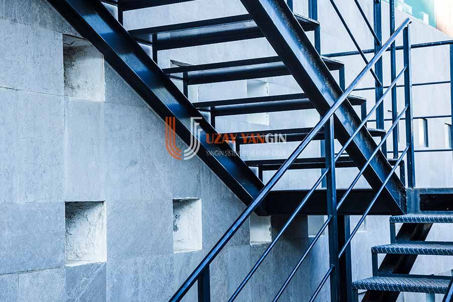 Yangın Merdiveni Tasarım Standartları ve Pencere Yerleşimi - Uzay Yangın